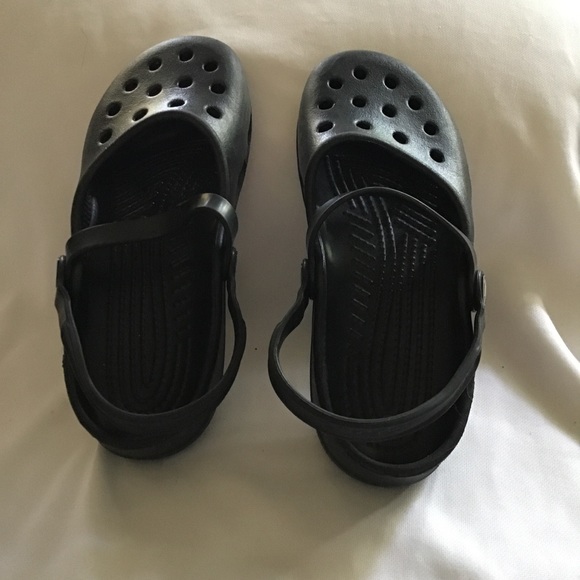 crocs closed toe shoes